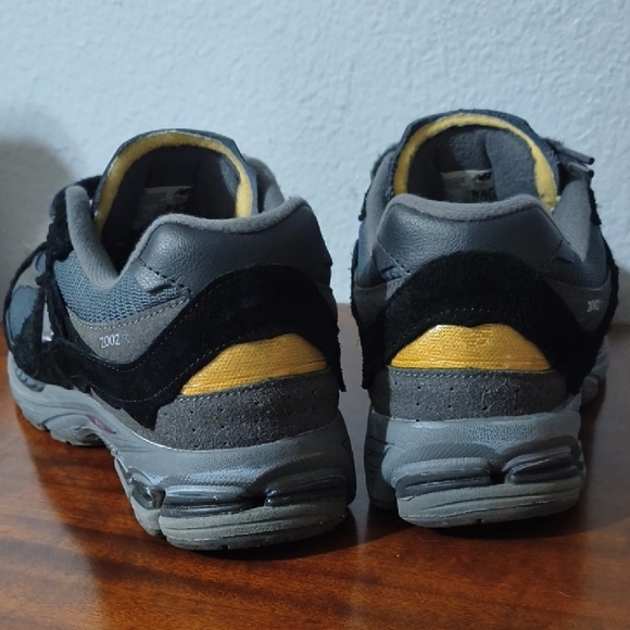 New Balance Men's Black and Gray Sneakers - Picture 3 of 6